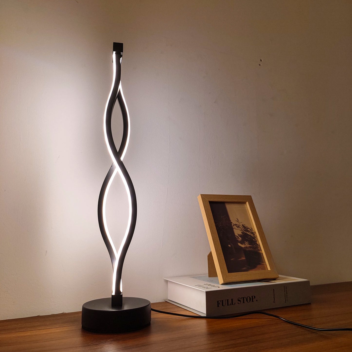 Lampe de chevet LED moderne, forme artistique, 2 options pour la luminosité