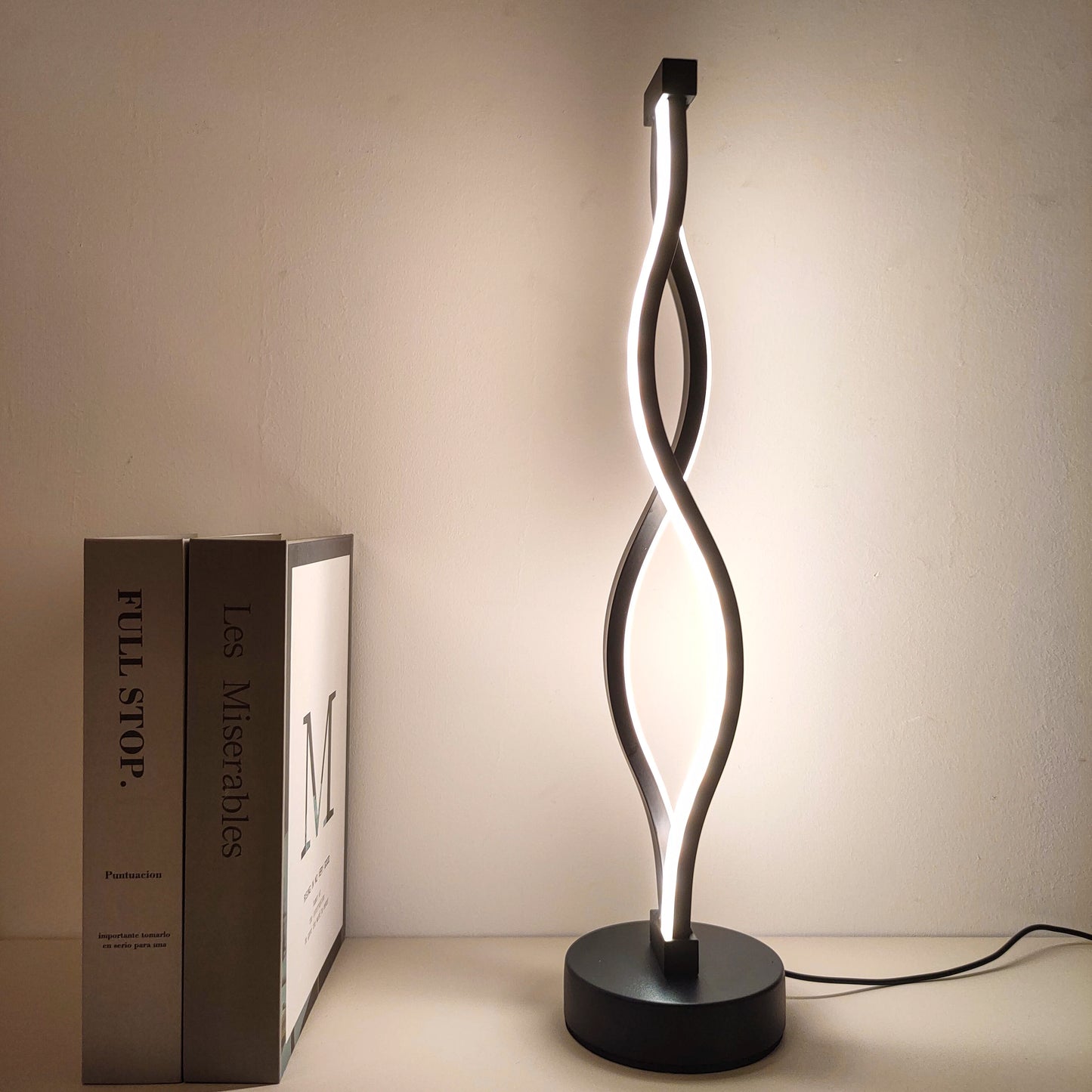 Lampe de chevet LED moderne, forme artistique, 2 options pour la luminosité