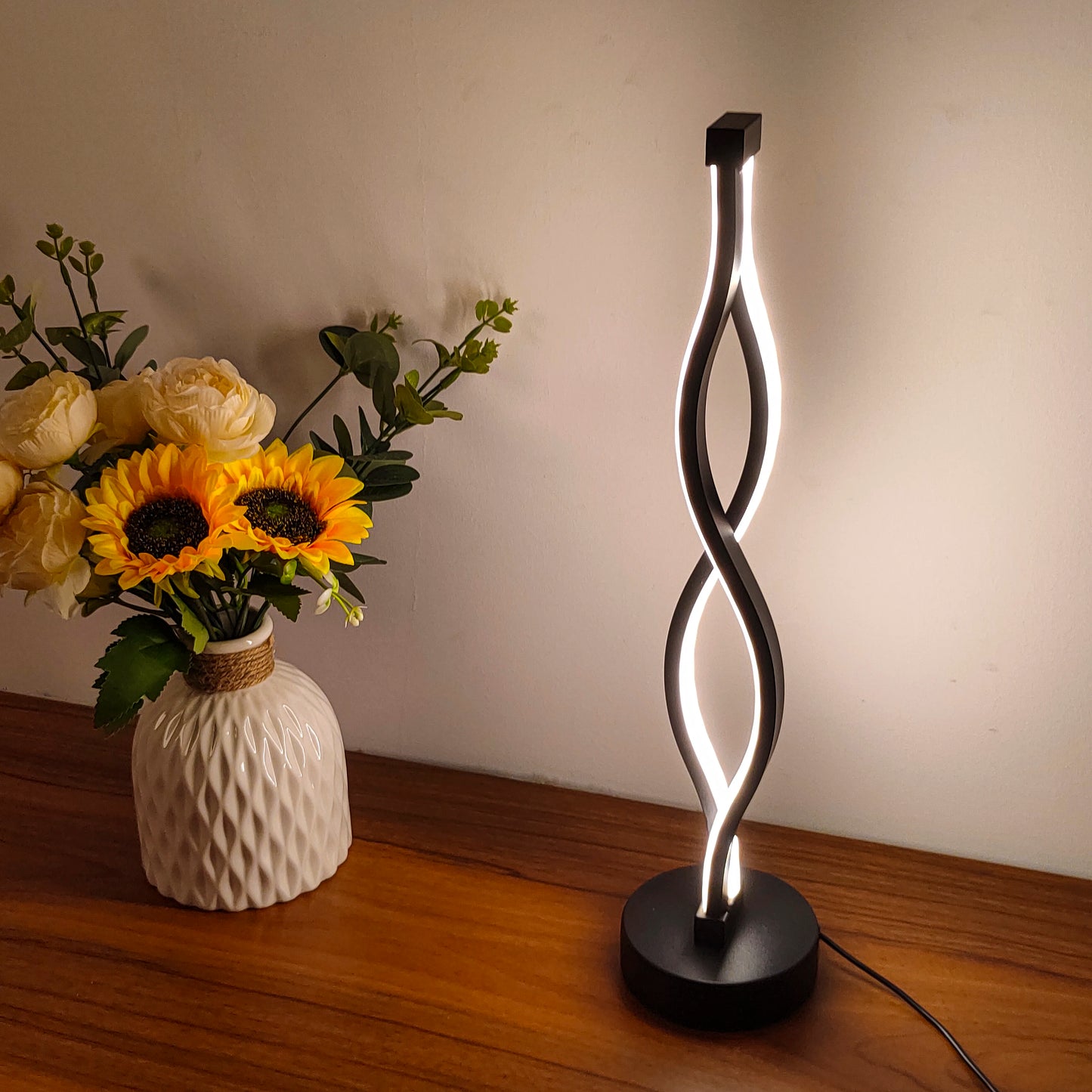 Lampe de chevet LED moderne, forme artistique, 2 options pour la luminosité