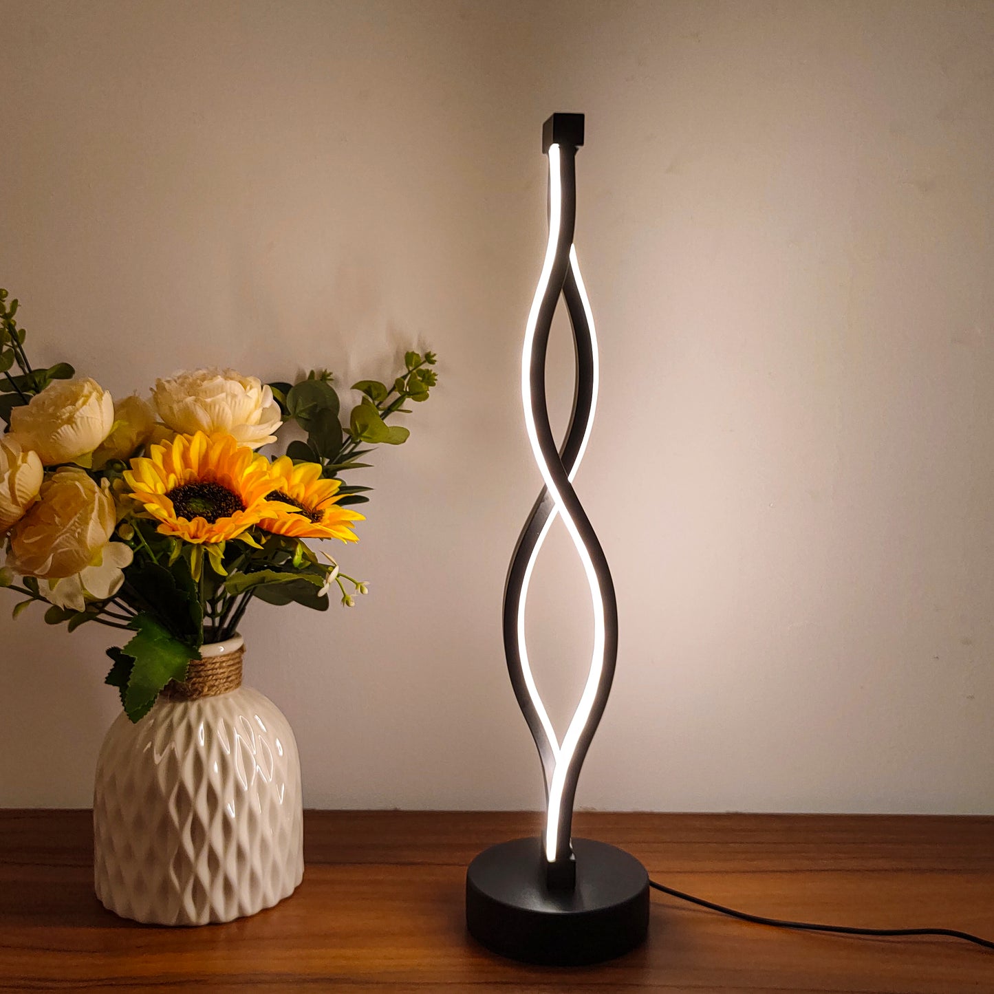 Lampe de chevet LED moderne, forme artistique, 2 options pour la luminosité